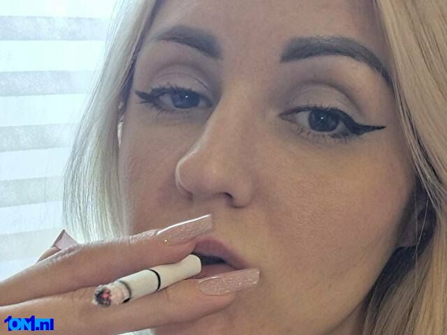 SmokeBlonde preview 5