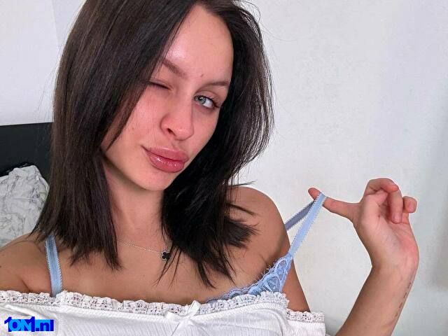 Viviennbloom preview 5