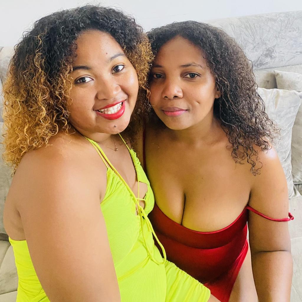 Duo Aria and Daisy Duo Aria and Daisy